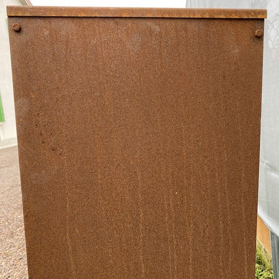 fontana a vasca lunga corten dettaglio pannello estraibile chiuso