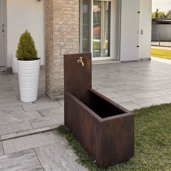 fontana-vasca-lunga-corten-dettaglio-vasca-interna-copia